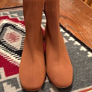 Women's low boots size 9.5